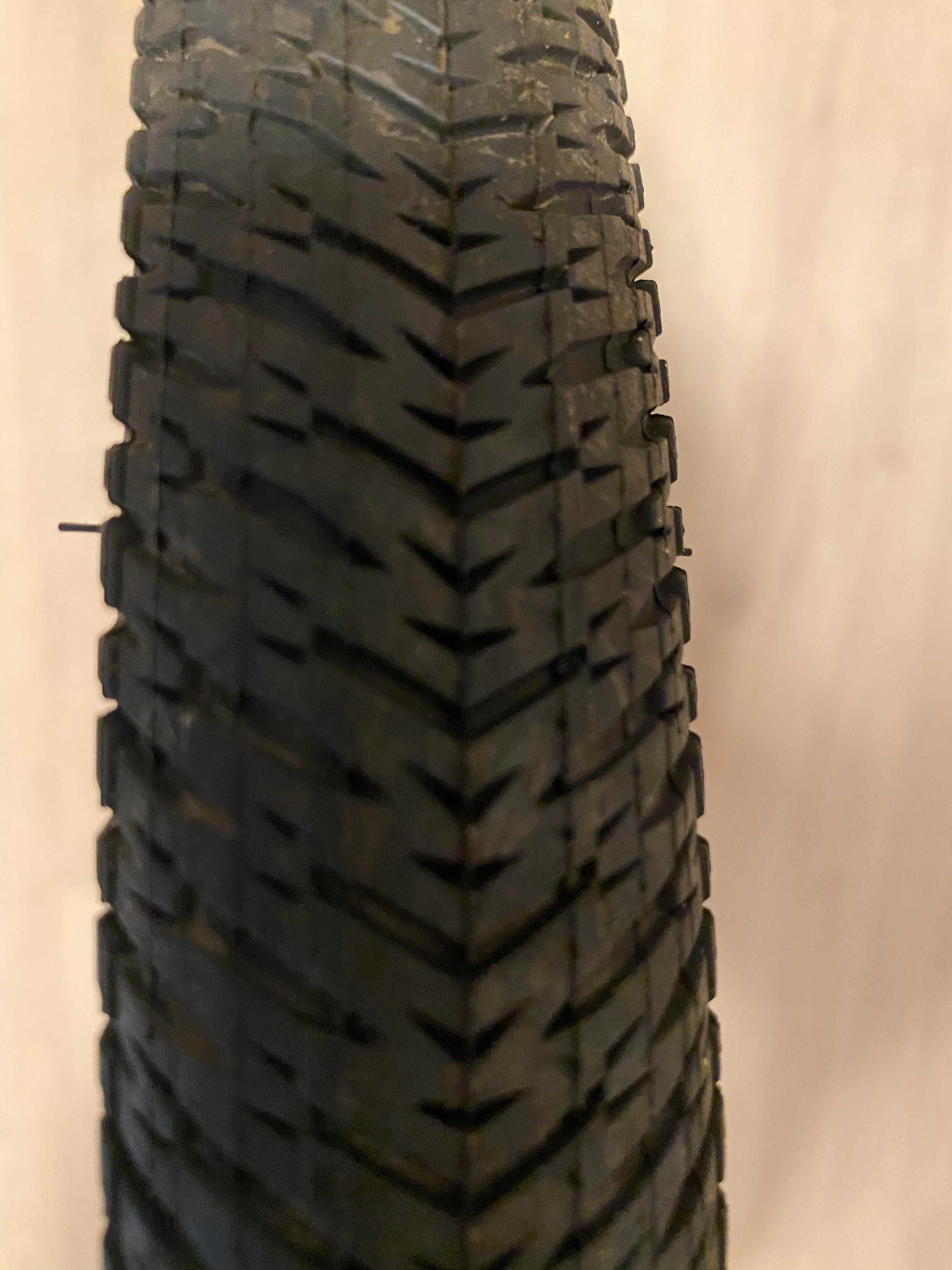 Maxxis DTH 20 X 1.5 wire bead tire